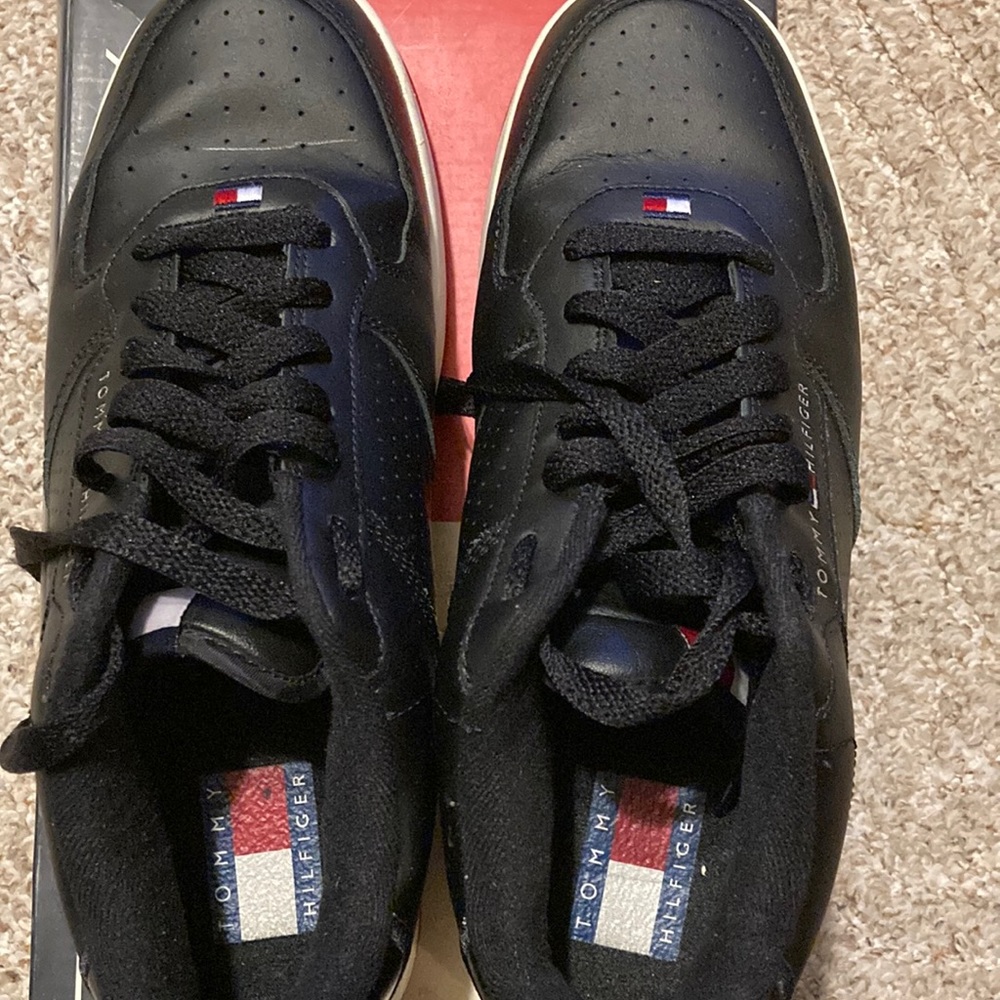 Tommy Hilfiger Legend Low/ Red/Black Size 11m